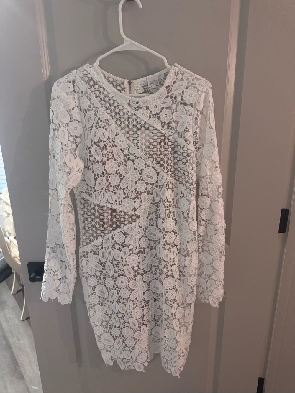 NWT White Floral Lace Long Sleeve Shift Dress